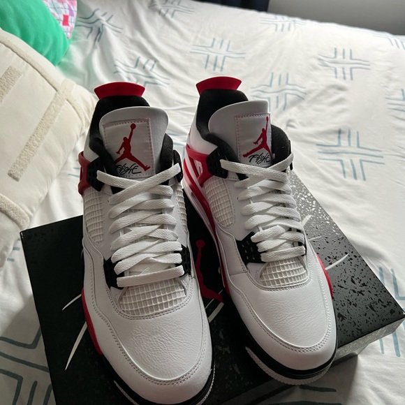 Jordan 4 red cements - Picture 2 of 5